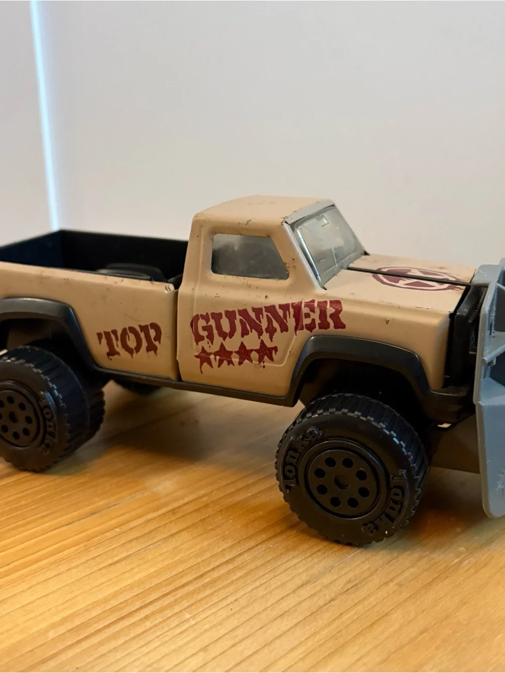 Vintage TONKA TOP GUNNER MILITARY TRUCK Cracked Windshield Inner Finger Print